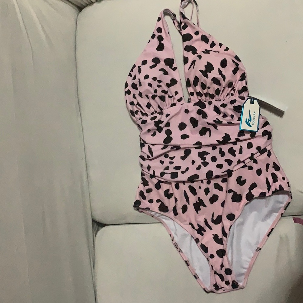 You dian pink and black bathing suit.